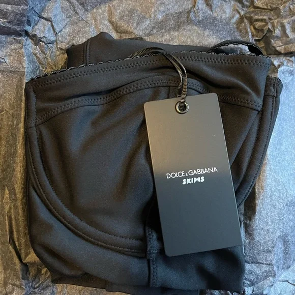 SKIMS D&G Dolce&Gabbana Onyx Black Bodysuit
Size L NWT!! - Picture 4 of 11